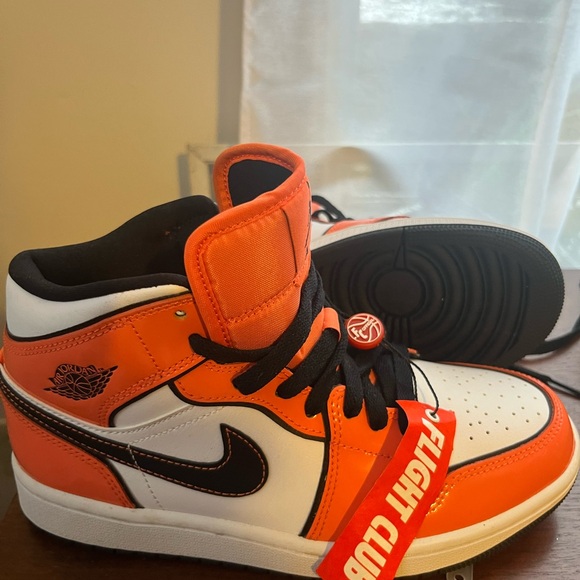 Air Jordan 1 Mid SE Turf Orange Size 6
